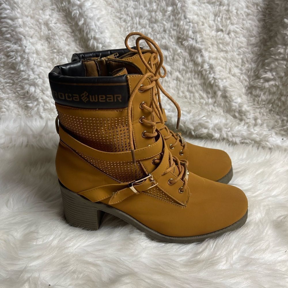 Rocawear synthetic tan lace up boots black trim and rhinestones accents SZ11